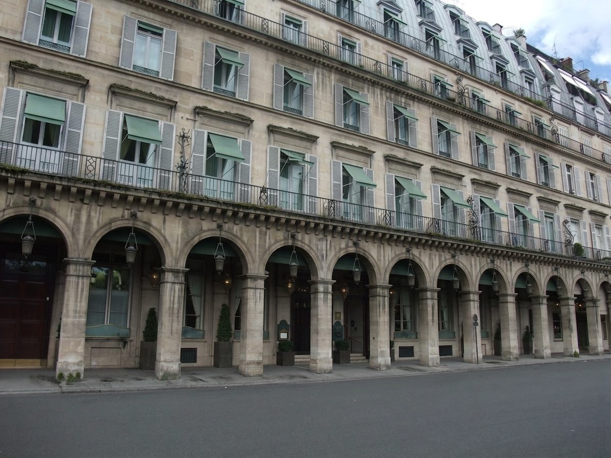 nettoyage façade hôtel Paris — avant nettoyage
